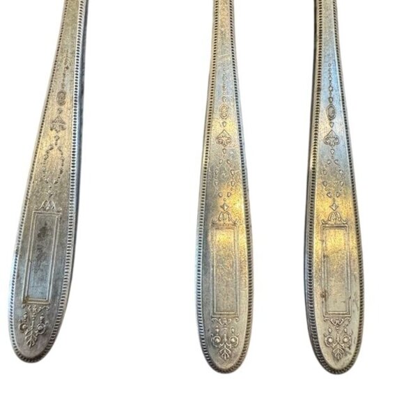 Set Of 7 Antique Silverplate Butter Knives With Ornate Handles & Engraved Detail - Picture 2 of 7